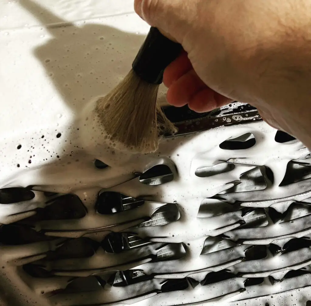 detail brush for cracks and hard to reach areas.