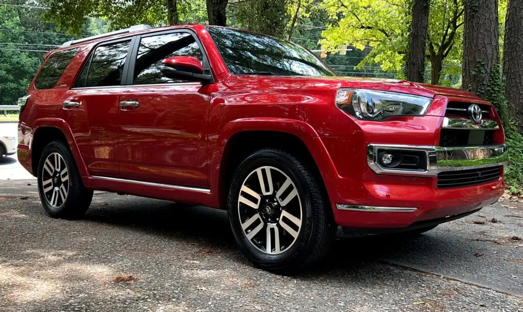Perfectly detailing 4runner with paint glimmering in the sunlinght